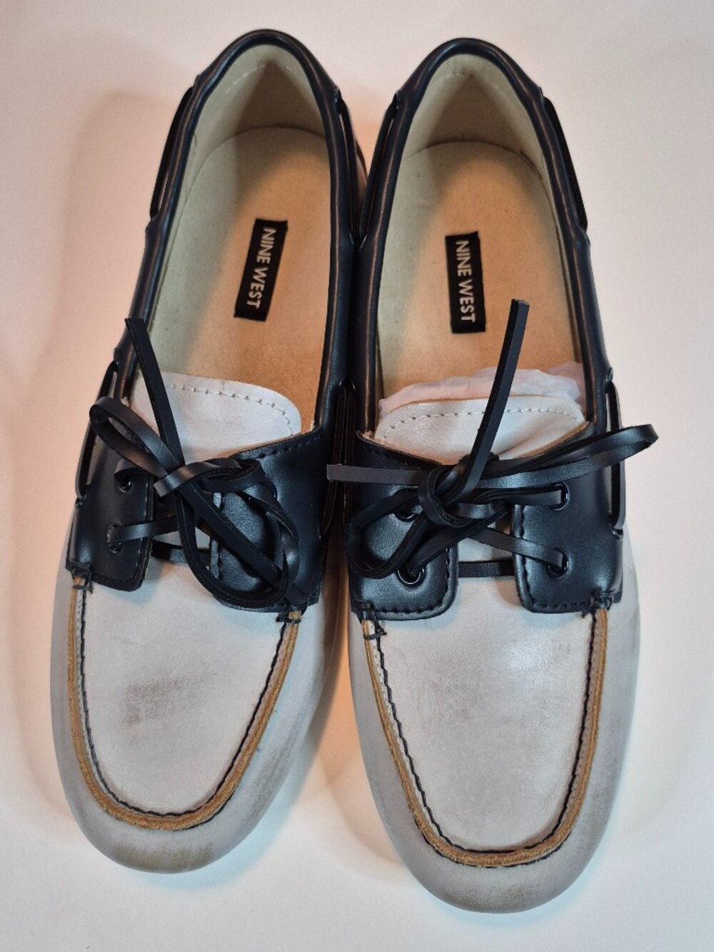 Nine West Men's Yacht Boat Shoe White/Black 8, Lacing and a Synthetic Sole, NWB